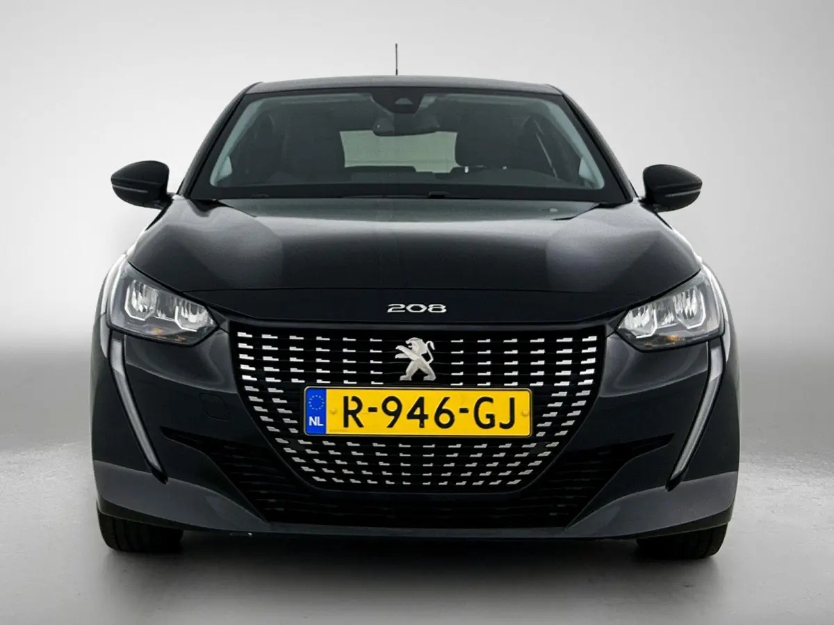 Allure Pack 75pk | Navigatie via Apple Carplay / Android Auto | Achteruitrijcamera | 3D Cockpit | Climate Control | Cruise Control | Parkeersensoren | DAB+ radio | Armsteun | Led koplampen |