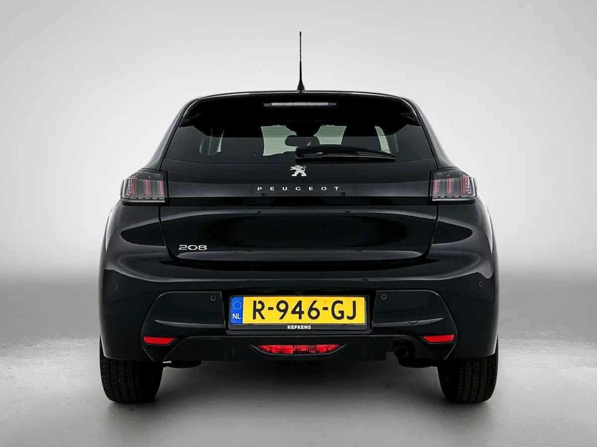 Allure Pack 75pk | Navigatie via Apple Carplay / Android Auto | Achteruitrijcamera | 3D Cockpit | Climate Control | Cruise Control | Parkeersensoren | DAB+ radio | Armsteun | Led koplampen |