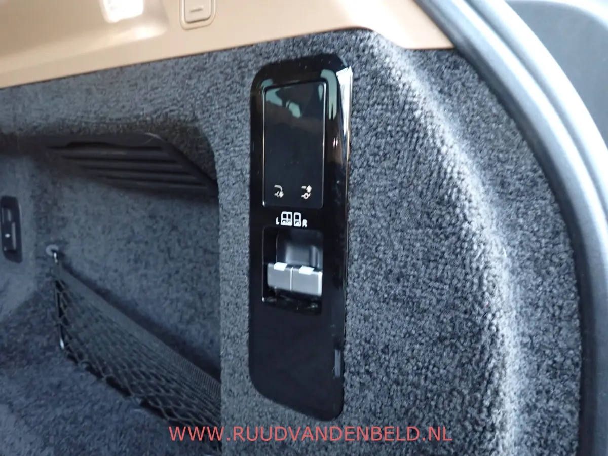 3.0 P440e HSE PHEV !! FABRIEKSGARANTIE TOT 9/2028 !! / SOH 91% / 360* / HEAD-UP / PANO / ACC /
