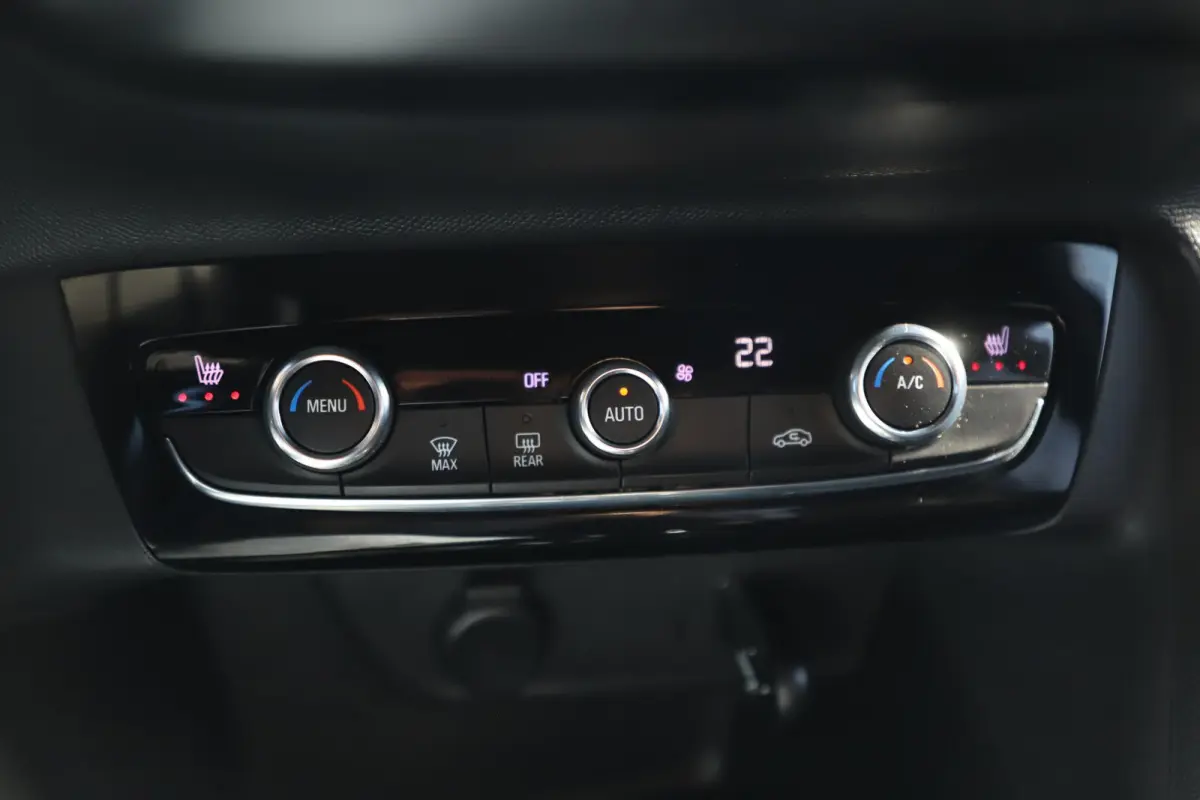 1.2 Ultimate 131PK Automaat Half Leder Stoelverwarming Navigatie Achteruitrijcamera LMV Climate Cruise Control