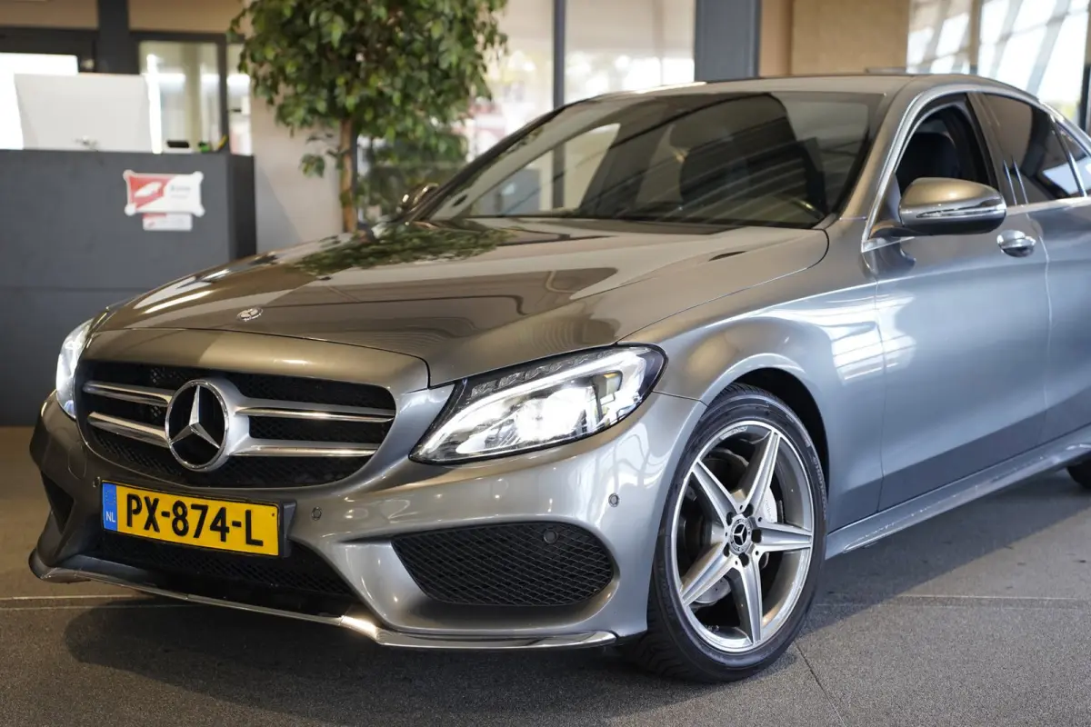 180 AMG DCT Navi Leder Cruise Cam Pdc Burmester