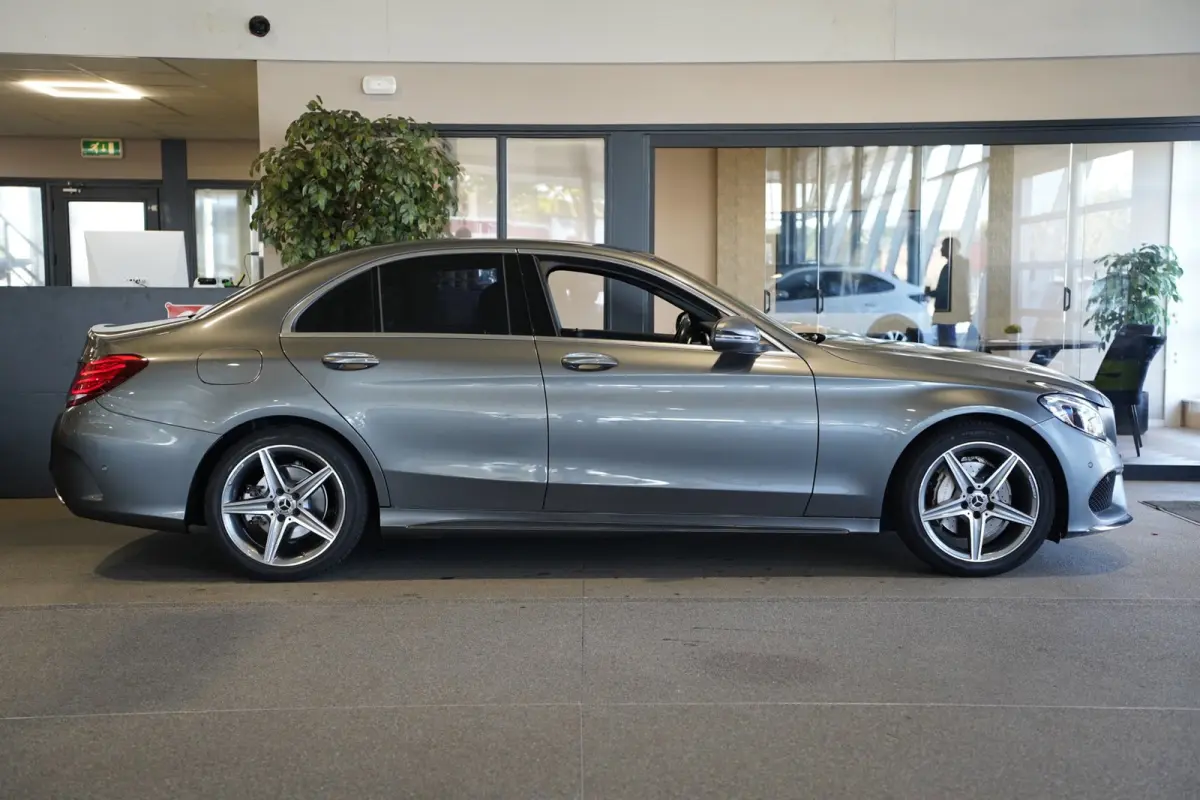 180 AMG DCT Navi Leder Cruise Cam Pdc Burmester