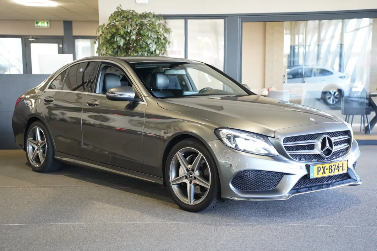 180 AMG DCT Navi Leder Cruise Cam Pdc Burmester