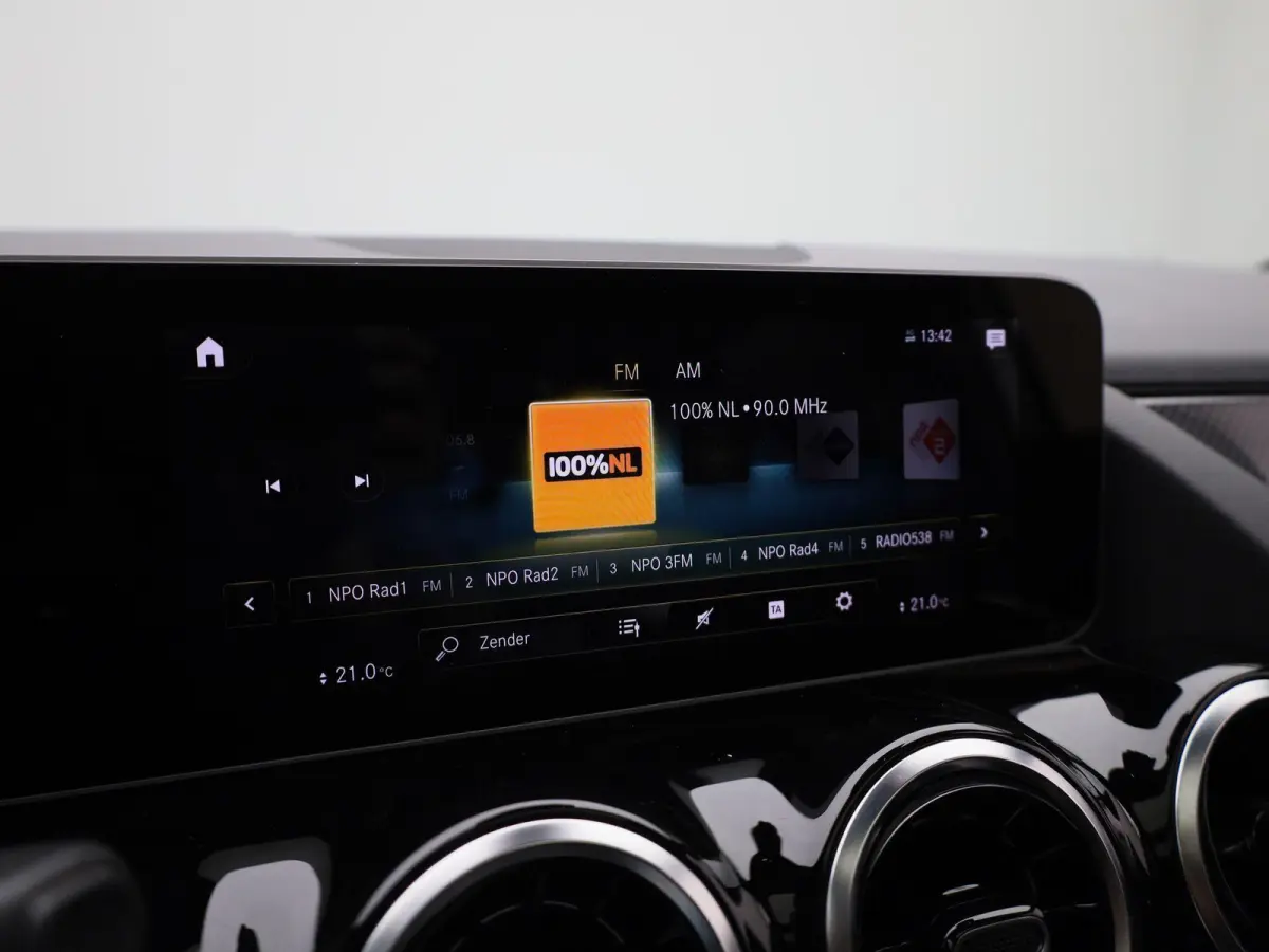 180 Business Solution AMG | Wordt Verwacht | Automaat | Apple Carplay / Android Auto | Panoramadak | Achteruitrijcamera | Parkeersensoren | Stoelverwarming |