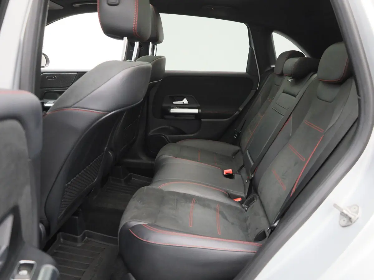 180 Business Solution AMG | Wordt Verwacht | Automaat | Apple Carplay / Android Auto | Panoramadak | Achteruitrijcamera | Parkeersensoren | Stoelverwarming |