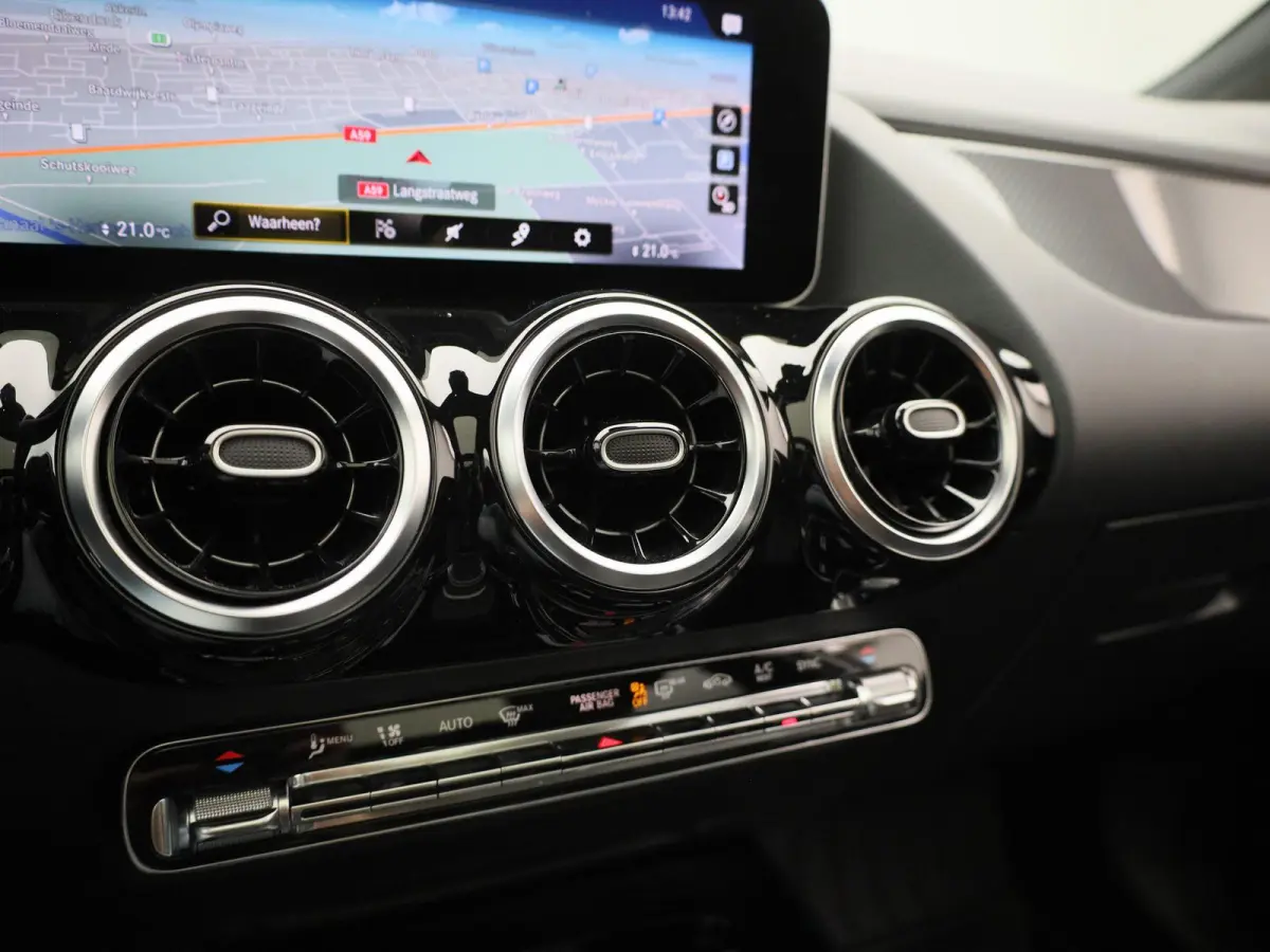 180 Business Solution AMG | Wordt Verwacht | Automaat | Apple Carplay / Android Auto | Panoramadak | Achteruitrijcamera | Parkeersensoren | Stoelverwarming |