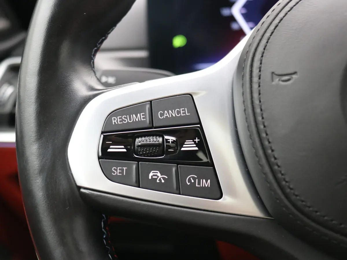M50 High Executive 84 kWh / AWD / 544PK / 450 km WLTP / Warmtepomp / 3 Fase laden / M-Performance pakket / Harman Kardon / Full Option / Historie aanwezig /
