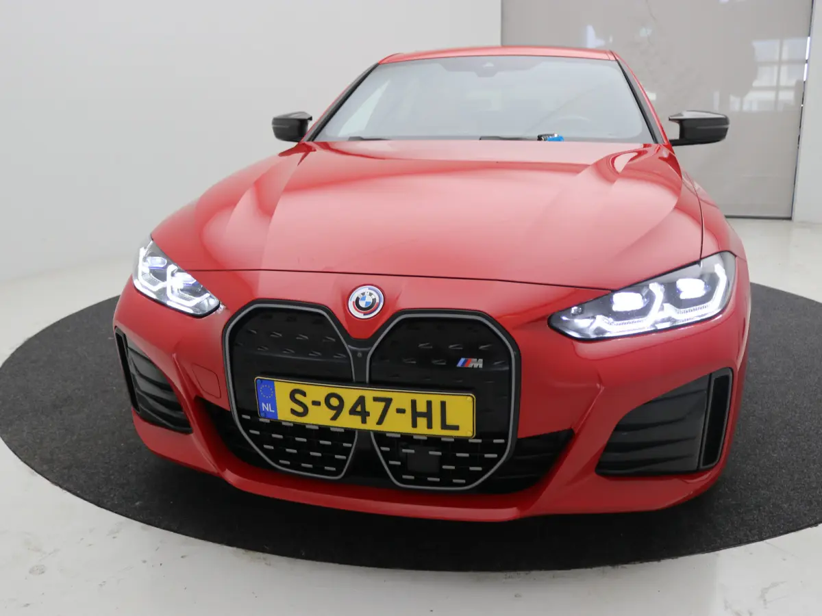 M50 High Executive 84 kWh / AWD / 544PK / 450 km WLTP / Warmtepomp / 3 Fase laden / M-Performance pakket / Harman Kardon / Full Option / Historie aanwezig /