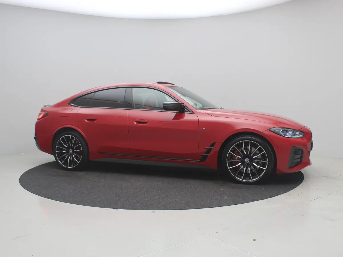 M50 High Executive 84 kWh / AWD / 544PK / 450 km WLTP / Warmtepomp / 3 Fase laden / M-Performance pakket / Harman Kardon / Full Option / Historie aanwezig /
