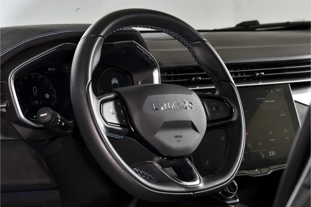 1.5 PHEV 261PK MY22 | 360 Camera | 7 .4 kWh Boordlader | S/K-panodak | Adapt. Cruise | Memory | Elek. klep | LM 20" | 2911