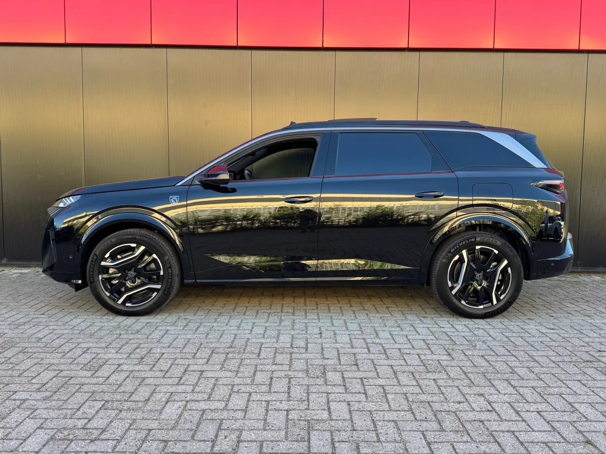 GT | Apple Carplay & Android auto | Panorama-dak | Alcantara bekleding | Navigatie | 7 Persoons | | 19'' lichtmetalen velgen LULEA | 360° Vision & Drive Assist Plus Pack | Adaptieve Grootli