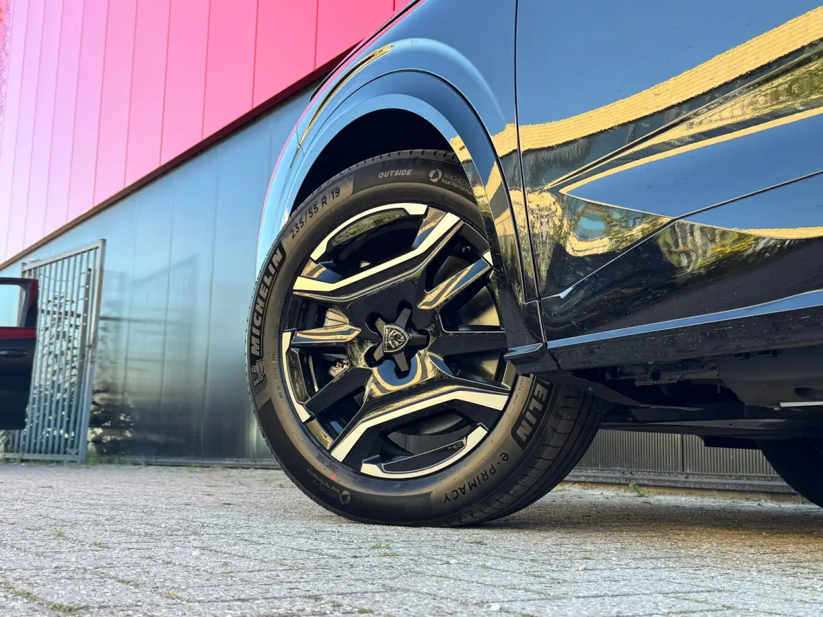 GT | Apple Carplay & Android auto | Panorama-dak | Alcantara bekleding | Navigatie | 7 Persoons | | 19'' lichtmetalen velgen LULEA | 360° Vision & Drive Assist Plus Pack | Adaptieve Grootli