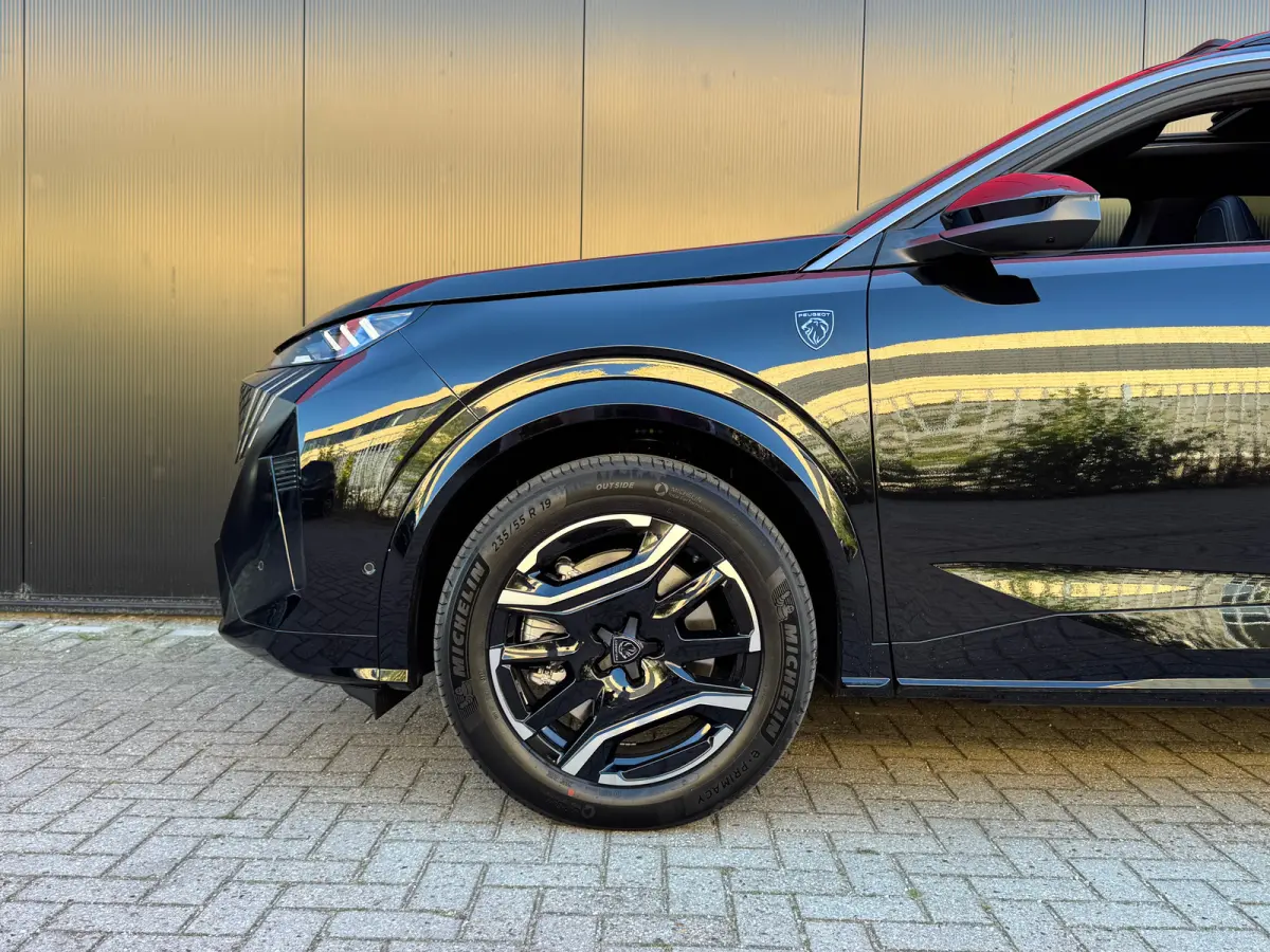 GT | Apple Carplay & Android auto | Panorama-dak | Alcantara bekleding | Navigatie | 7 Persoons | | 19'' lichtmetalen velgen LULEA | 360° Vision & Drive Assist Plus Pack | Adaptieve Grootli