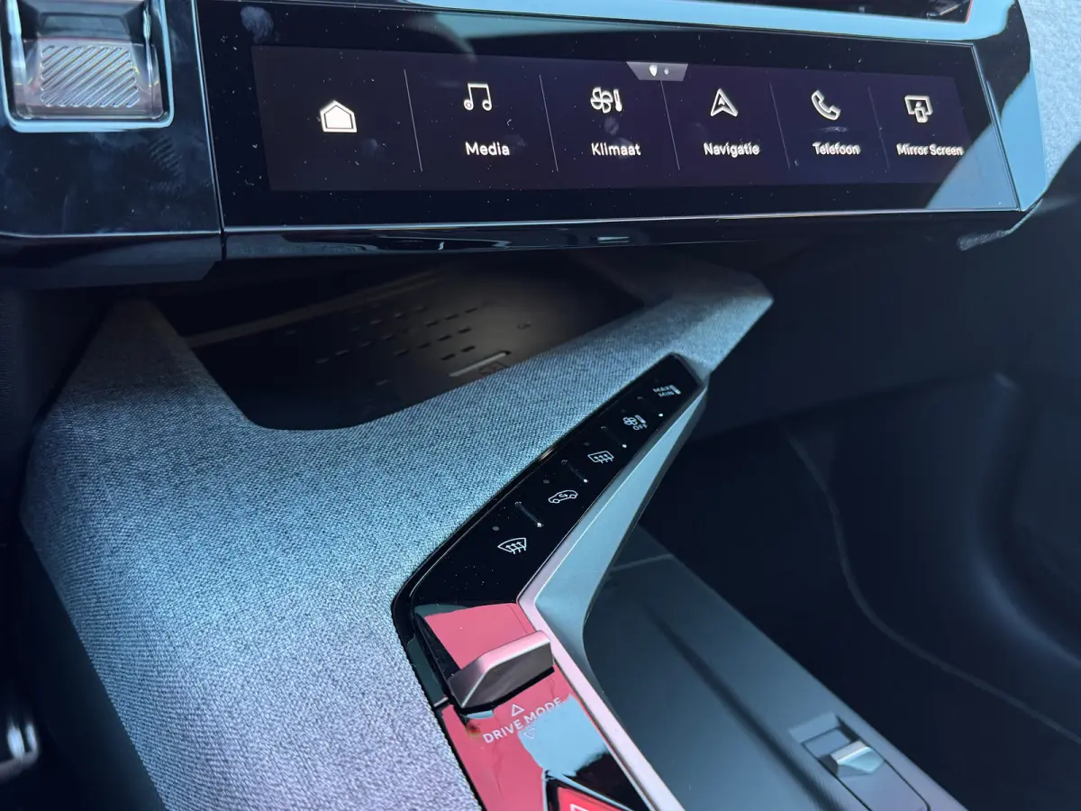 GT | Apple Carplay & Android auto | Panorama-dak | Alcantara bekleding | Navigatie | 7 Persoons | | 19'' lichtmetalen velgen LULEA | 360° Vision & Drive Assist Plus Pack | Adaptieve Grootli