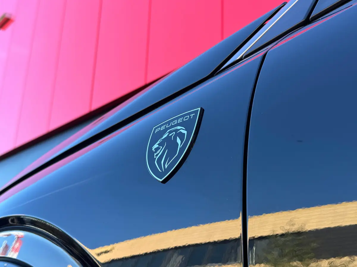 GT | Apple Carplay & Android auto | Panorama-dak | Alcantara bekleding | Navigatie | 7 Persoons | | 19'' lichtmetalen velgen LULEA | 360° Vision & Drive Assist Plus Pack | Adaptieve Grootli