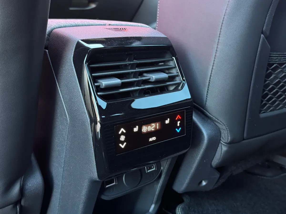 GT | Apple Carplay & Android auto | Panorama-dak | Alcantara bekleding | Navigatie | 7 Persoons | | 19'' lichtmetalen velgen LULEA | 360° Vision & Drive Assist Plus Pack | Adaptieve Grootli