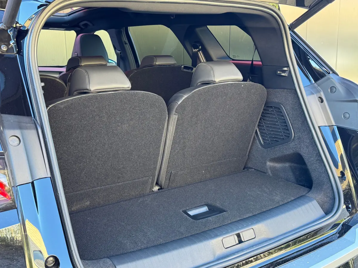 GT | Apple Carplay & Android auto | Panorama-dak | Alcantara bekleding | Navigatie | 7 Persoons | | 19'' lichtmetalen velgen LULEA | 360° Vision & Drive Assist Plus Pack | Adaptieve Grootli