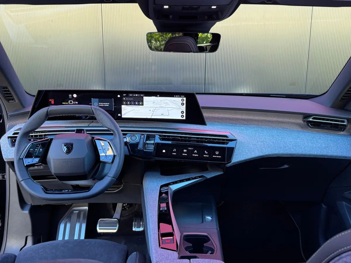 GT | Apple Carplay & Android auto | Panorama-dak | Alcantara bekleding | Navigatie | 7 Persoons | | 19'' lichtmetalen velgen LULEA | 360° Vision & Drive Assist Plus Pack | Adaptieve Grootli