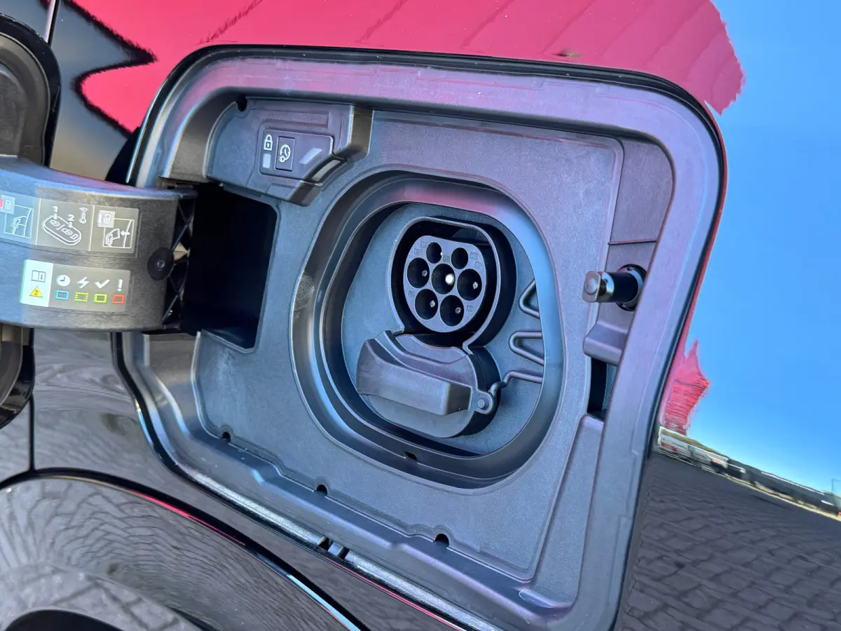 GT | Apple Carplay & Android auto | Panorama-dak | Alcantara bekleding | Navigatie | 7 Persoons | | 19'' lichtmetalen velgen LULEA | 360° Vision & Drive Assist Plus Pack | Adaptieve Grootli