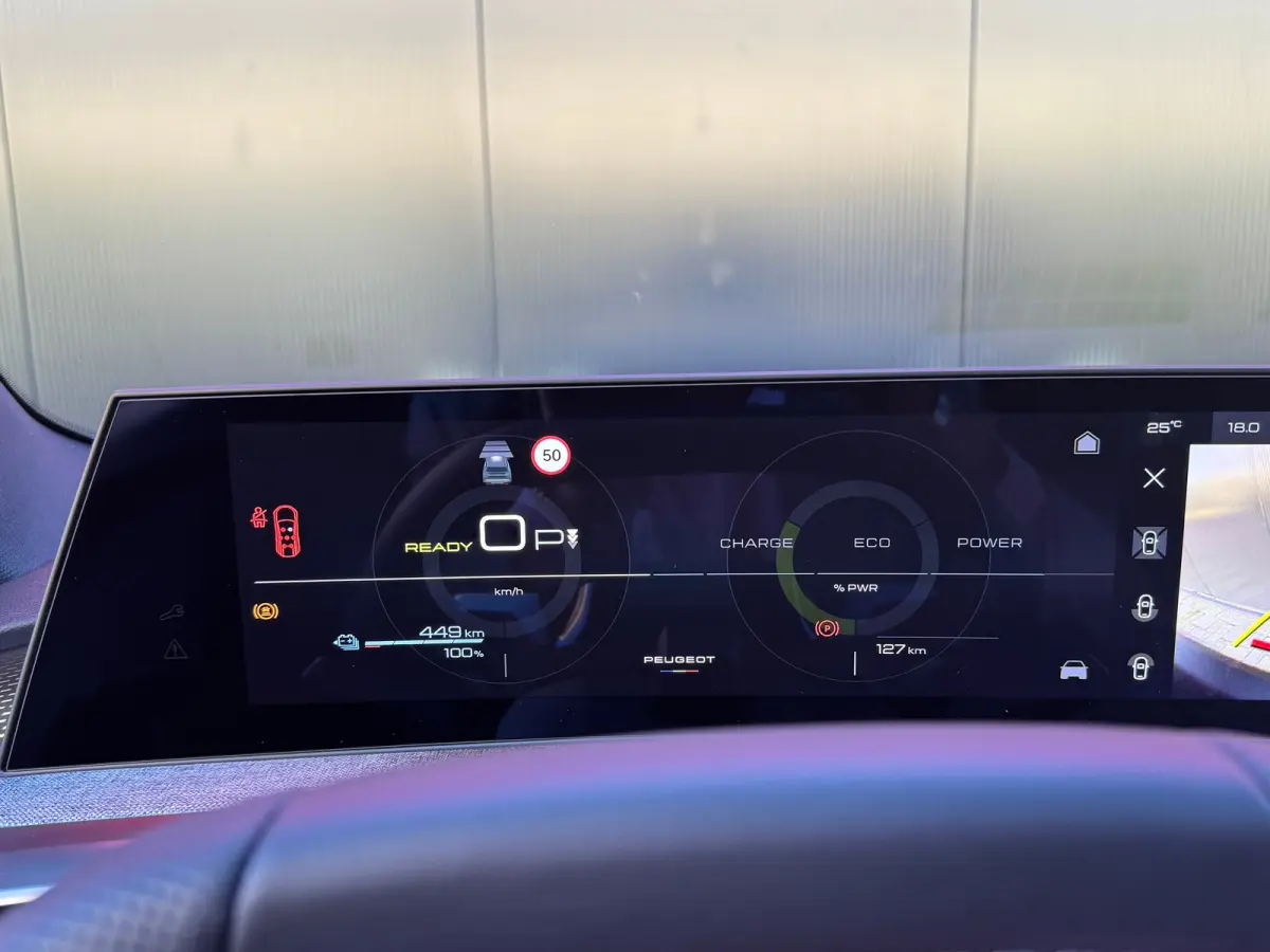 GT | Apple Carplay & Android auto | Panorama-dak | Alcantara bekleding | Navigatie | 7 Persoons | | 19'' lichtmetalen velgen LULEA | 360° Vision & Drive Assist Plus Pack | Adaptieve Grootli