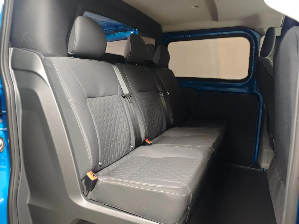 320 2.5 PHEV L2H1 Limited DC 233PK 6 Persoons | Camera | Carplay | Fabrieksgarantie tot 11-2029