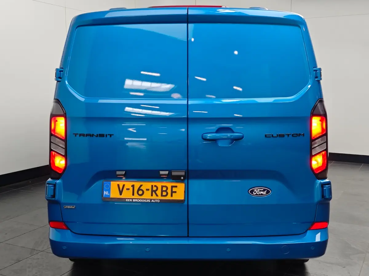 320 2.5 PHEV L2H1 Limited DC 233PK 6 Persoons | Camera | Carplay | Fabrieksgarantie tot 11-2029