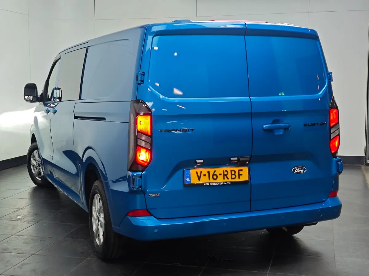 320 2.5 PHEV L2H1 Limited DC 233PK 6 Persoons | Camera | Carplay | Fabrieksgarantie tot 11-2029