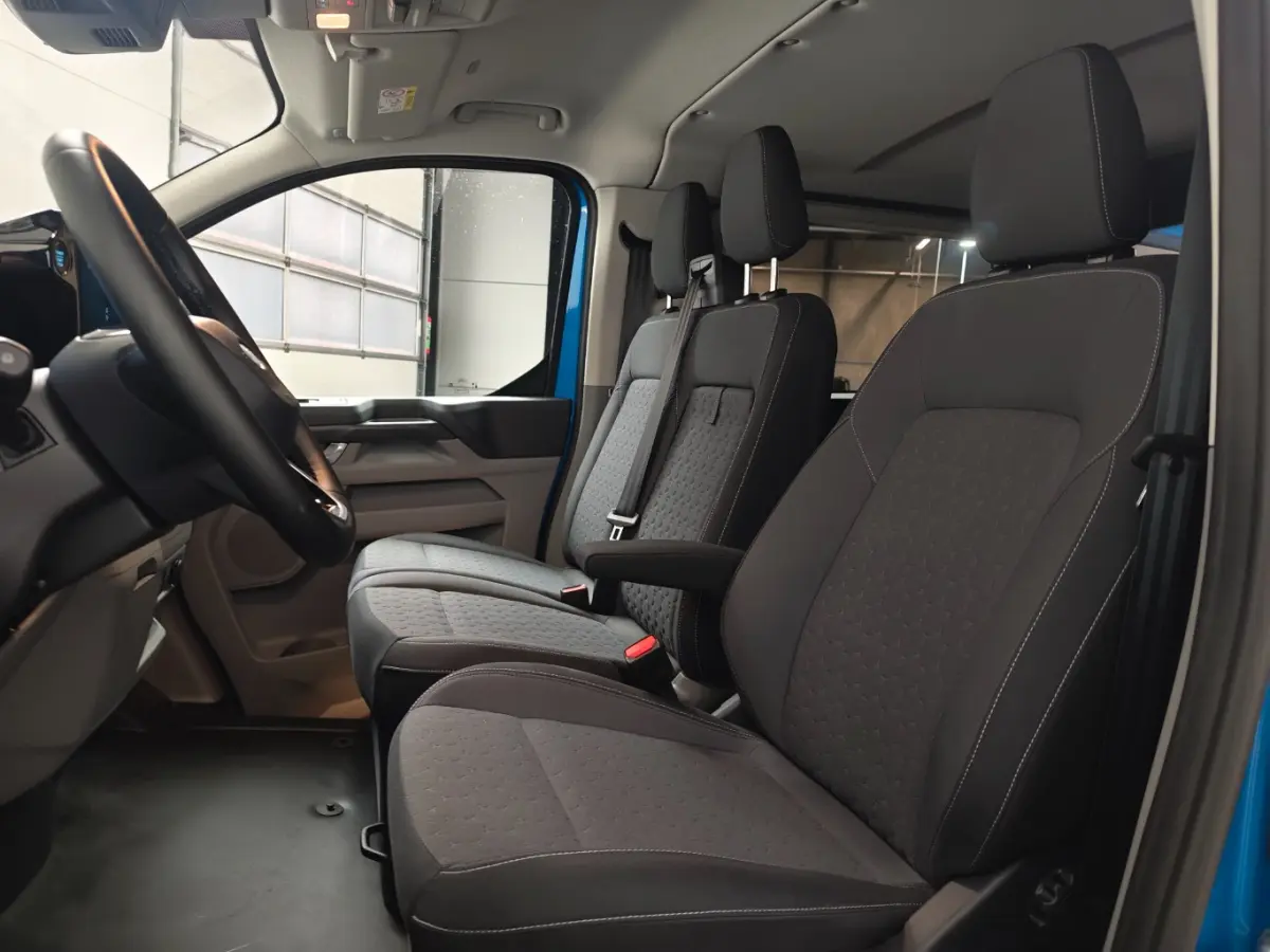 320 2.5 PHEV L2H1 Limited DC 233PK 6 Persoons | Camera | Carplay | Fabrieksgarantie tot 11-2029