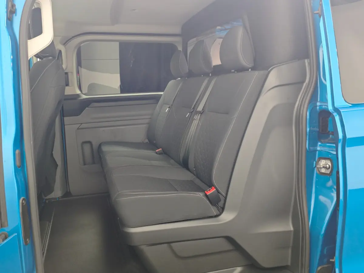 320 2.5 PHEV L2H1 Limited DC 233PK 6 Persoons | Camera | Carplay | Fabrieksgarantie tot 11-2029