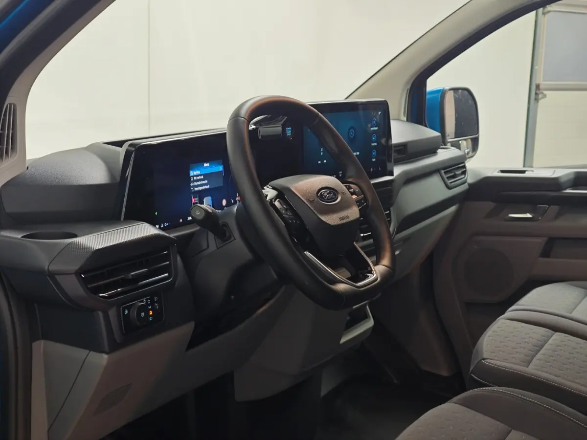 320 2.5 PHEV L2H1 Limited DC 233PK 6 Persoons | Camera | Carplay | Fabrieksgarantie tot 11-2029