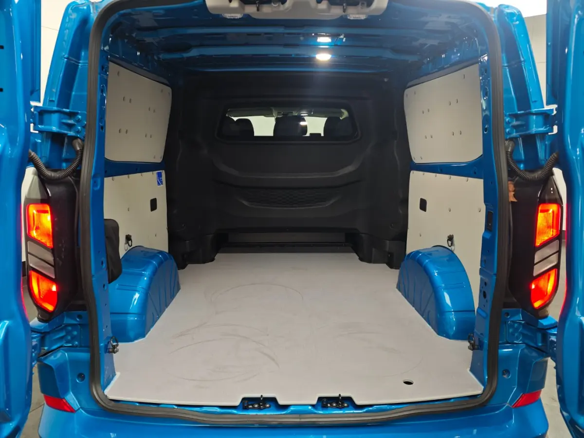 320 2.5 PHEV L2H1 Limited DC 233PK 6 Persoons | Camera | Carplay | Fabrieksgarantie tot 11-2029