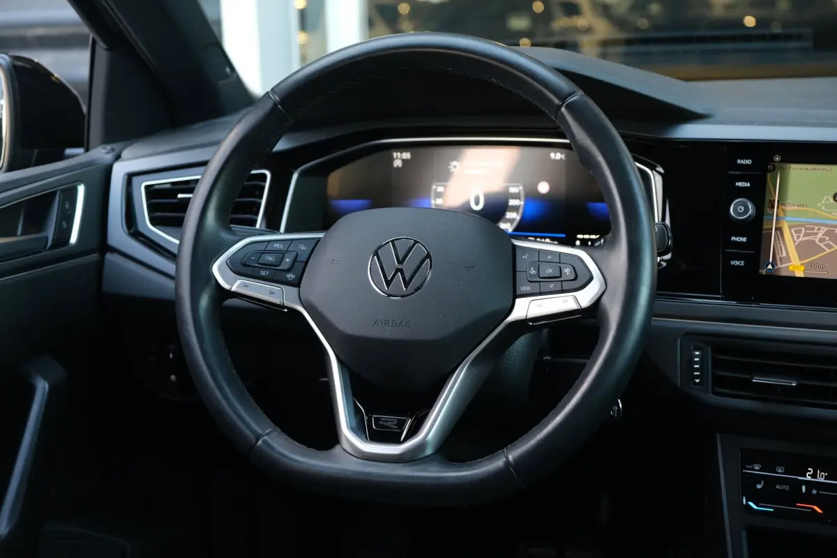 1.0 TSI 2x R-Line 95PK DSG Facelift Pano IQ Matrix Led Navi Virtual Beats