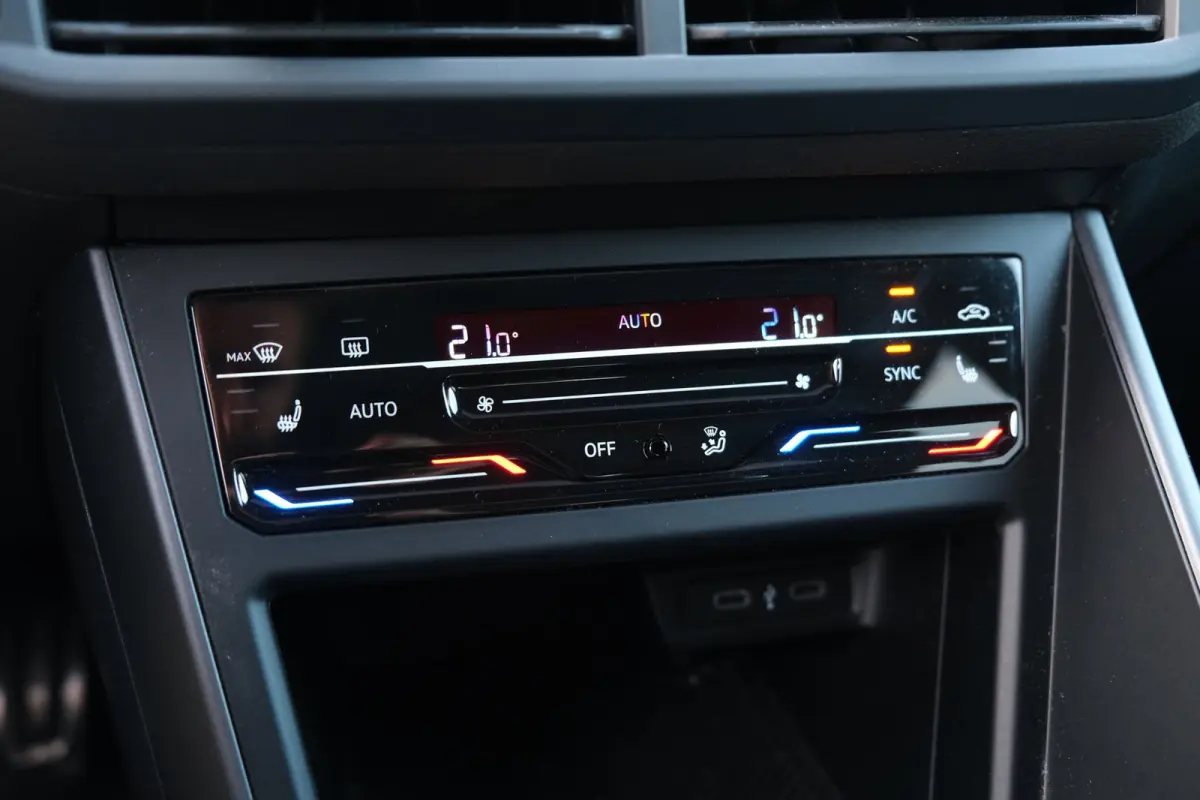 1.0 TSI 2x R-Line 95PK DSG Facelift Pano IQ Matrix Led Navi Virtual Beats