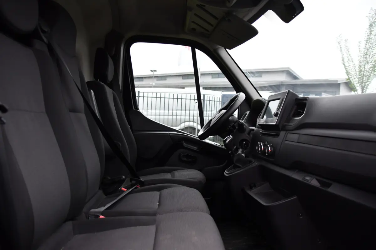 T35 2.3 dCi 150 L2H2 Black Edition Cruise, Camera, Carplay, 136pk, Automaat Multimedia, LED, NAVI, Trekhaak, Uniek!