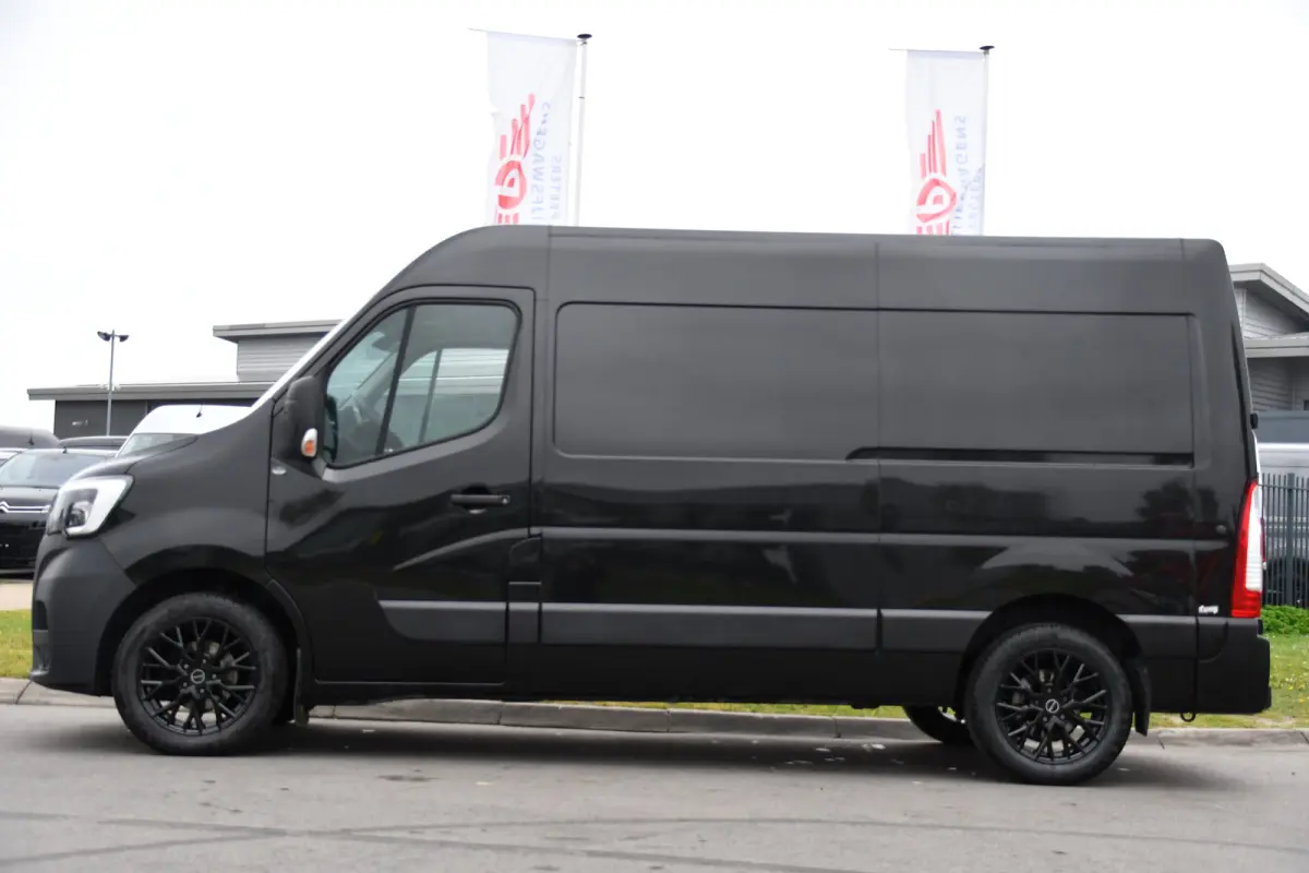 T35 2.3 dCi 150 L2H2 Black Edition Cruise, Camera, Carplay, 136pk, Automaat Multimedia, LED, NAVI, Trekhaak, Uniek!