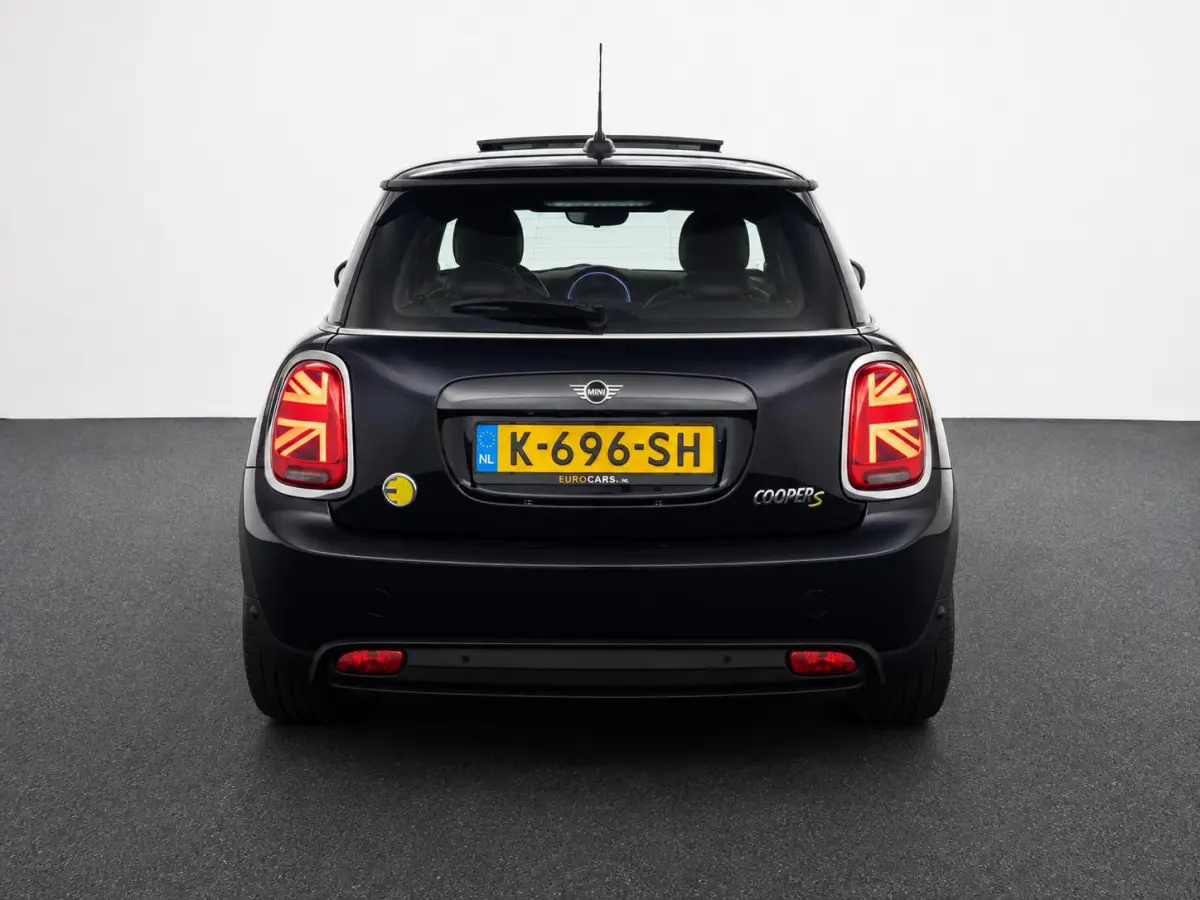 Charged 33 kWh Panoramadak Harman Kardon Camera Leder Navigatie Professional Cruise Control Head Up Display Bluetooth SOH 97%