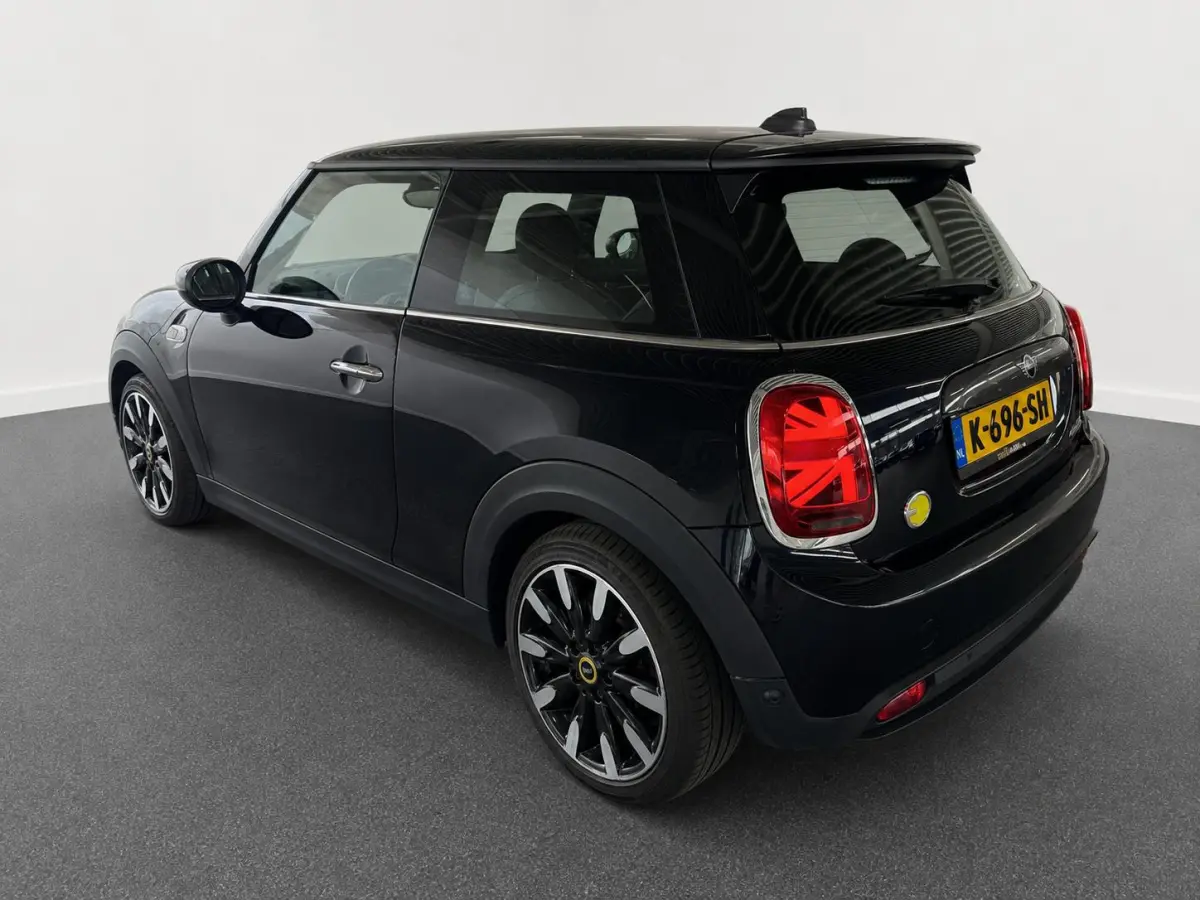 Charged 33 kWh Panoramadak Harman Kardon Camera Leder Navigatie Professional Cruise Control Head Up Display Bluetooth SOH 97%