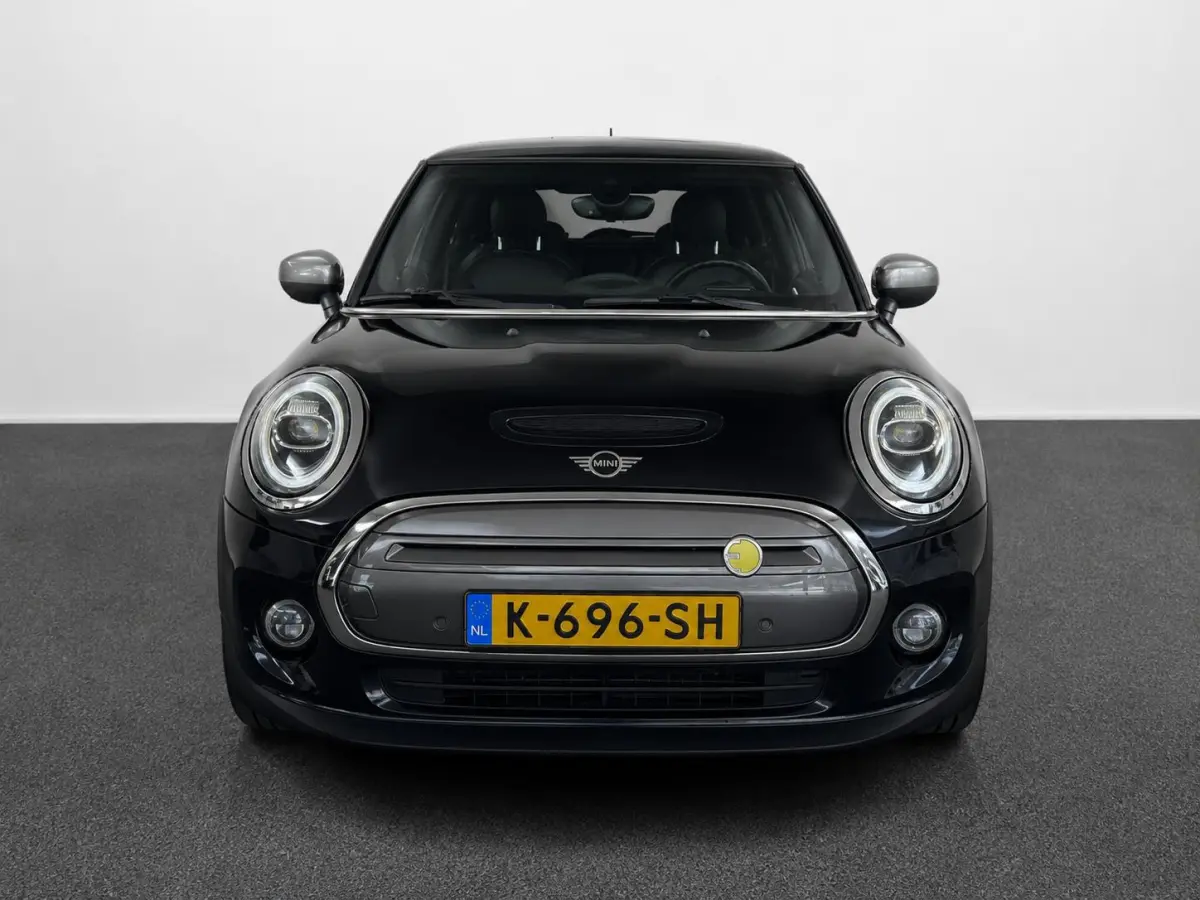 Charged 33 kWh Panoramadak Harman Kardon Camera Leder Navigatie Professional Cruise Control Head Up Display Bluetooth SOH 97%