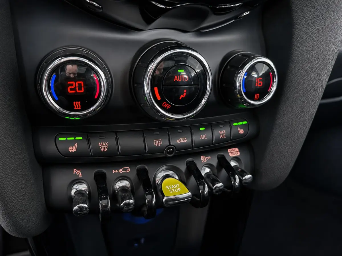 Charged 33 kWh Panoramadak Harman Kardon Camera Leder Navigatie Professional Cruise Control Head Up Display Bluetooth SOH 97%