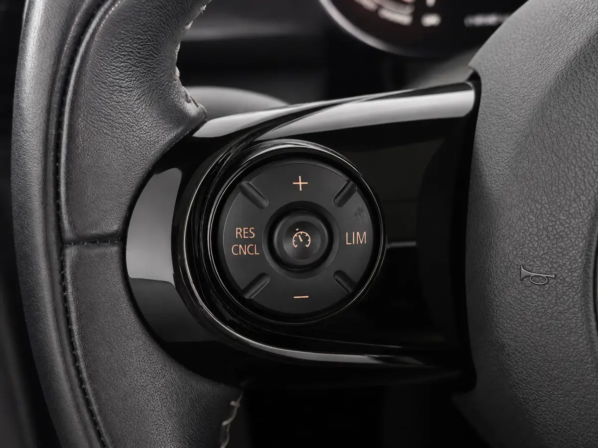 Charged 33 kWh Panoramadak Harman Kardon Camera Leder Navigatie Professional Cruise Control Head Up Display Bluetooth SOH 97%