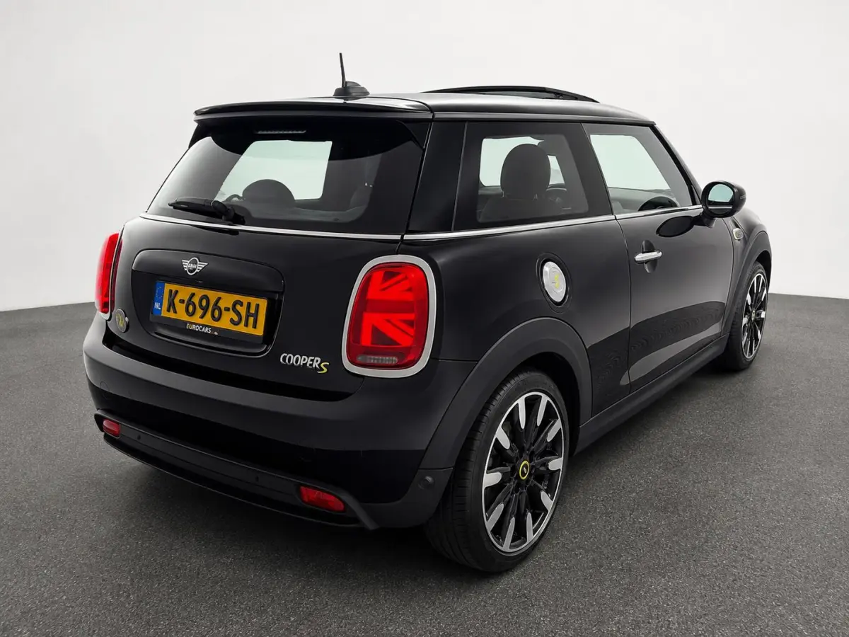 Charged 33 kWh Panoramadak Harman Kardon Camera Leder Navigatie Professional Cruise Control Head Up Display Bluetooth SOH 97%
