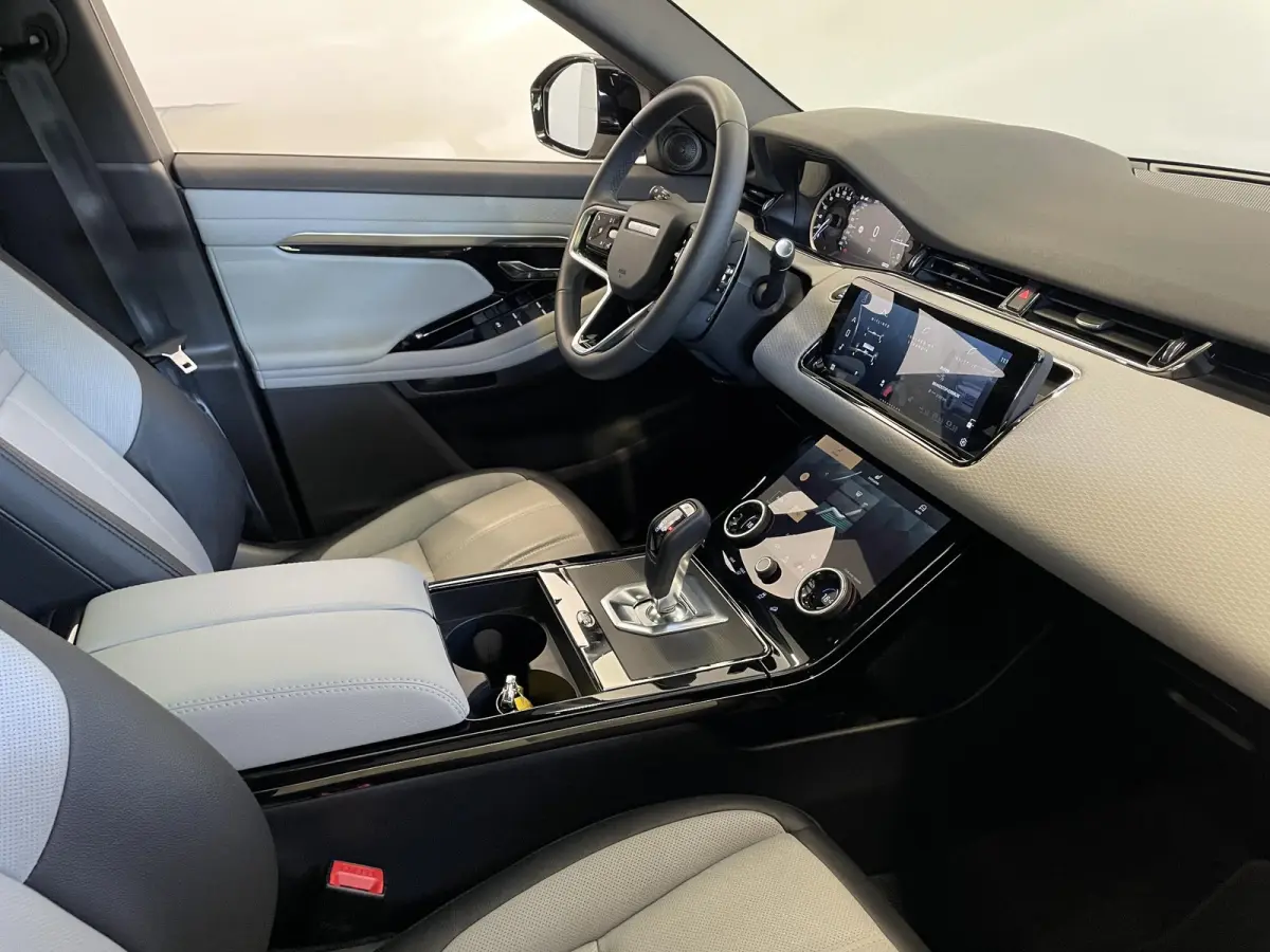 1.5 P300e AWD R-Dynamic S Panoramadak Navigatie Apple Carplay/Android Auto Adaptive Cruise Control Camera Parkeersensoren Stoelverwarming Elektrisch verstelbare stoelen Elektrische achterkle
