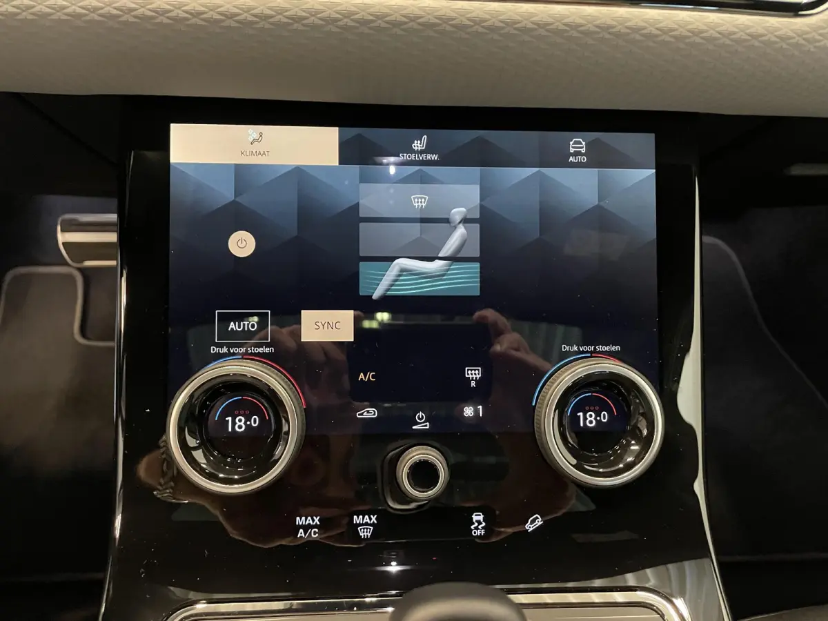 1.5 P300e AWD R-Dynamic S Panoramadak Navigatie Apple Carplay/Android Auto Adaptive Cruise Control Camera Parkeersensoren Stoelverwarming Elektrisch verstelbare stoelen Elektrische achterkle