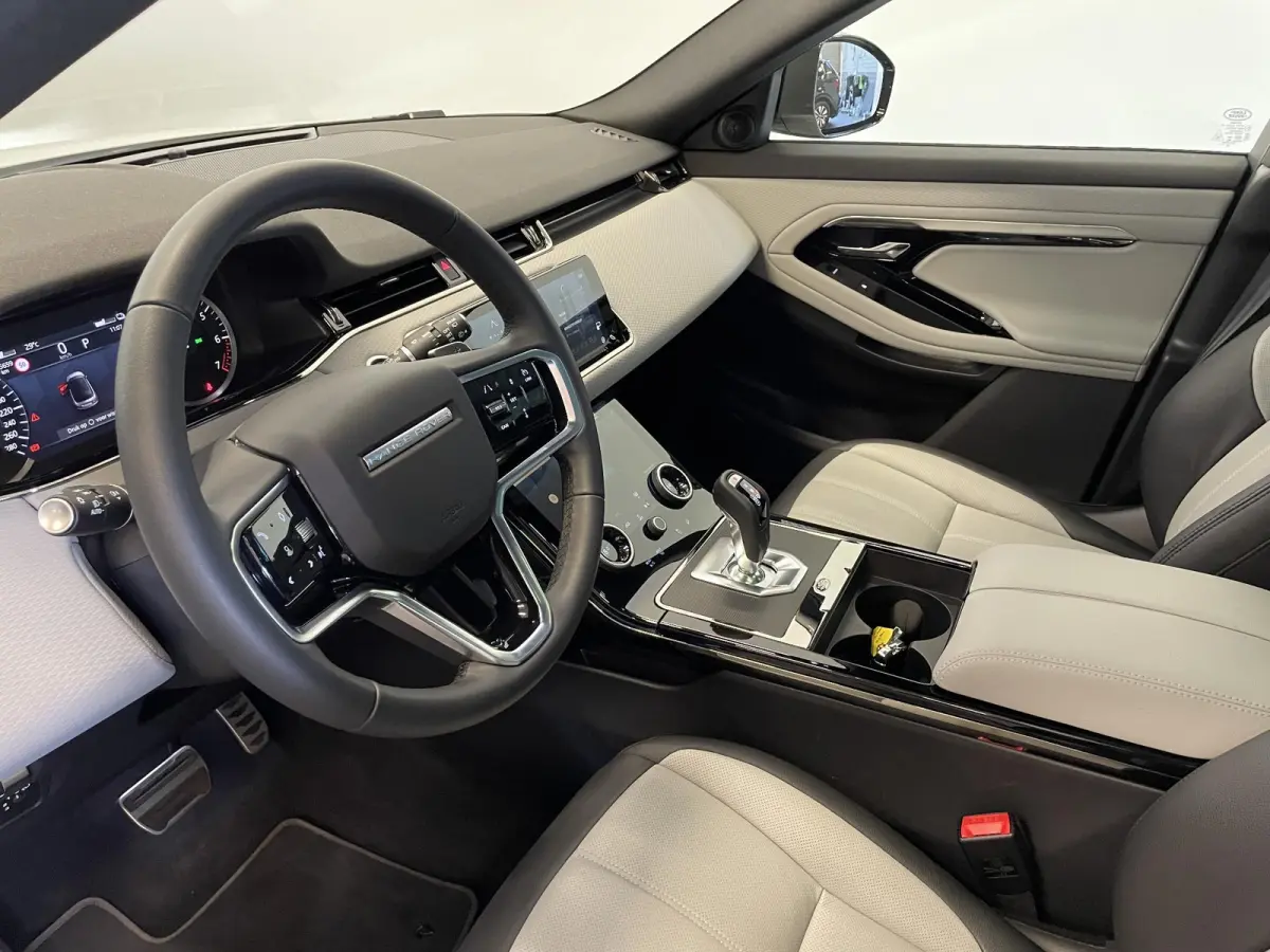 1.5 P300e AWD R-Dynamic S Panoramadak Navigatie Apple Carplay/Android Auto Adaptive Cruise Control Camera Parkeersensoren Stoelverwarming Elektrisch verstelbare stoelen Elektrische achterkle