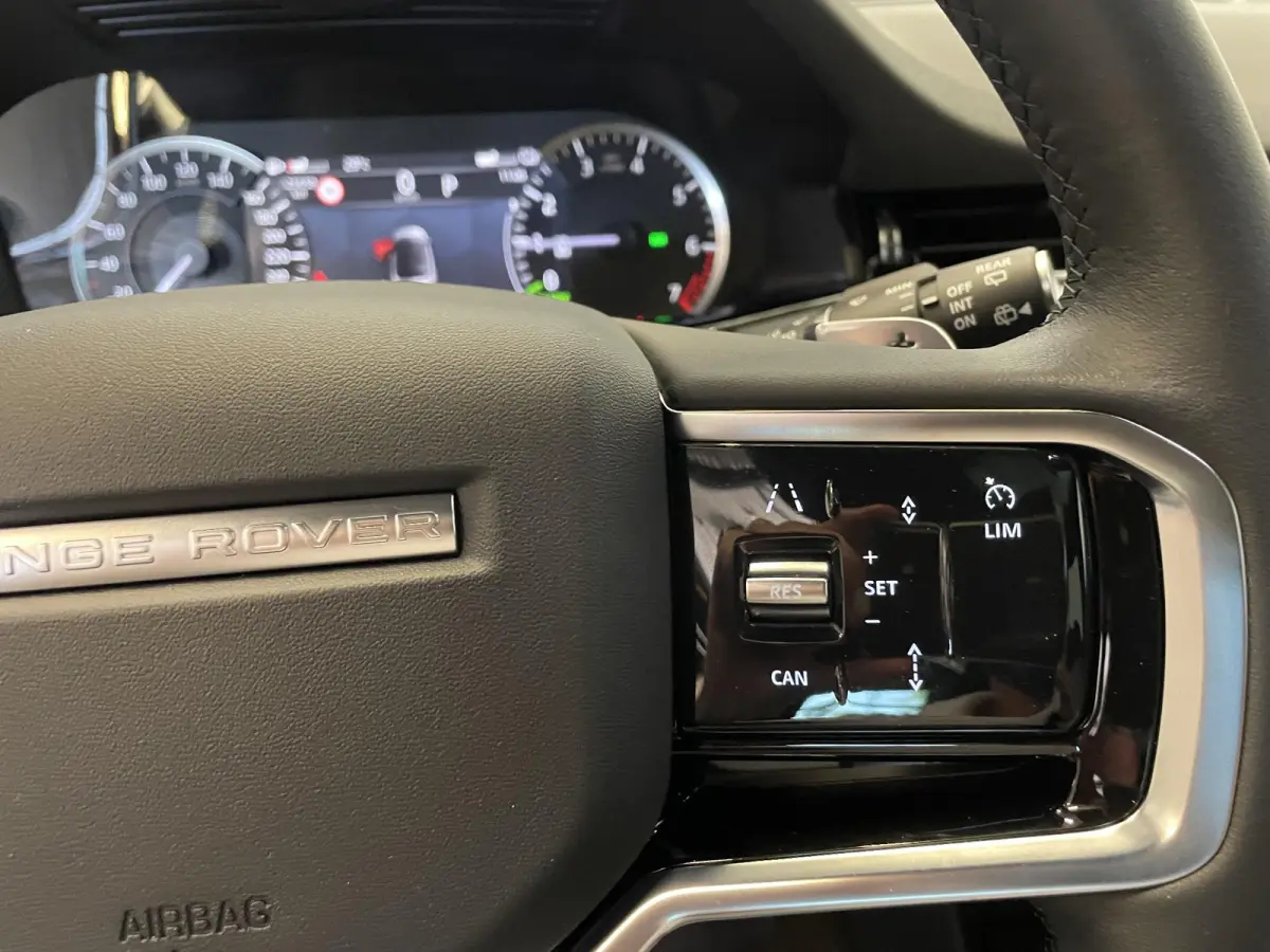 1.5 P300e AWD R-Dynamic S Panoramadak Navigatie Apple Carplay/Android Auto Adaptive Cruise Control Camera Parkeersensoren Stoelverwarming Elektrisch verstelbare stoelen Elektrische achterkle