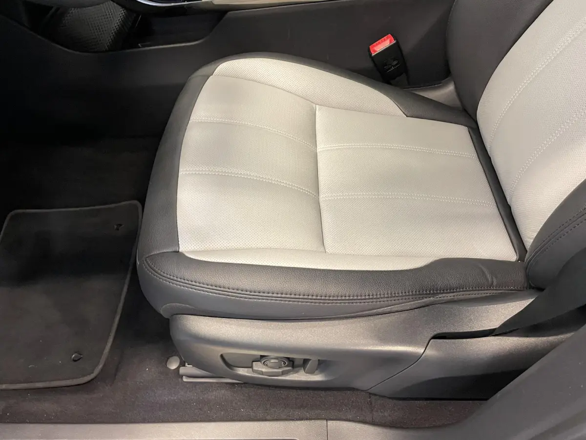 1.5 P300e AWD R-Dynamic S Panoramadak Navigatie Apple Carplay/Android Auto Adaptive Cruise Control Camera Parkeersensoren Stoelverwarming Elektrisch verstelbare stoelen Elektrische achterkle