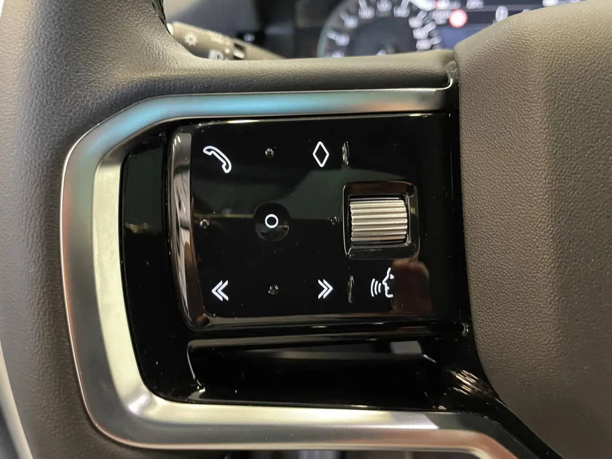 1.5 P300e AWD R-Dynamic S Panoramadak Navigatie Apple Carplay/Android Auto Adaptive Cruise Control Camera Parkeersensoren Stoelverwarming Elektrisch verstelbare stoelen Elektrische achterkle