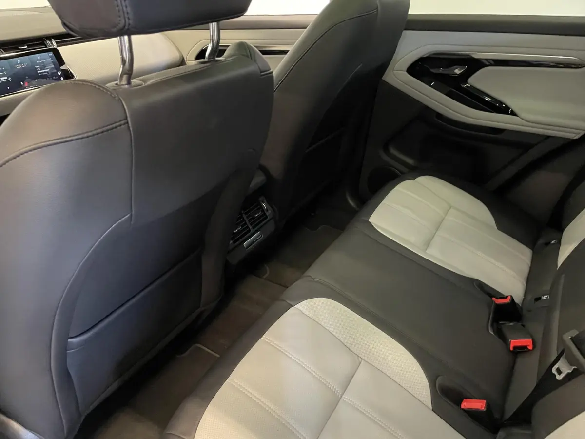 1.5 P300e AWD R-Dynamic S Panoramadak Navigatie Apple Carplay/Android Auto Adaptive Cruise Control Camera Parkeersensoren Stoelverwarming Elektrisch verstelbare stoelen Elektrische achterkle