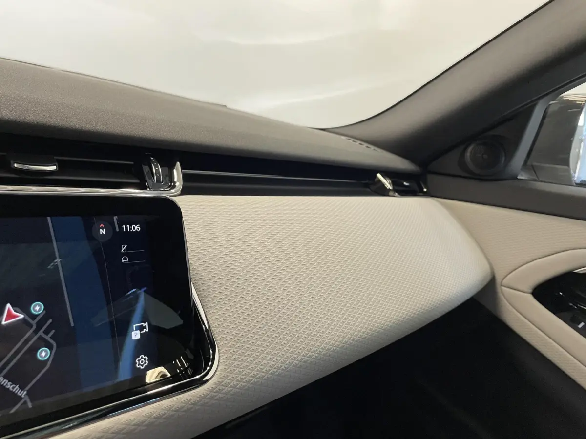 1.5 P300e AWD R-Dynamic S Panoramadak Navigatie Apple Carplay/Android Auto Adaptive Cruise Control Camera Parkeersensoren Stoelverwarming Elektrisch verstelbare stoelen Elektrische achterkle