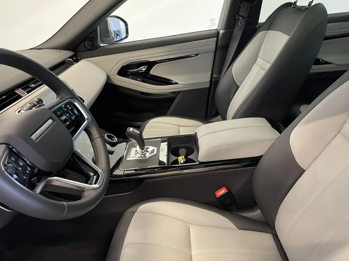 1.5 P300e AWD R-Dynamic S Panoramadak Navigatie Apple Carplay/Android Auto Adaptive Cruise Control Camera Parkeersensoren Stoelverwarming Elektrisch verstelbare stoelen Elektrische achterkle
